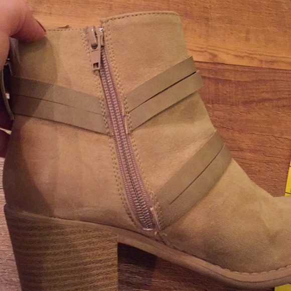 Tan boots - Picture 8 of 8